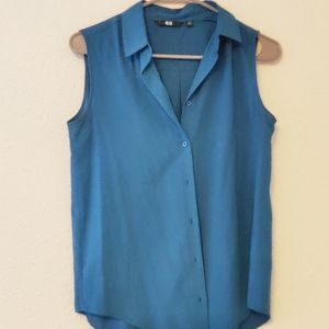 Uniqulo button down sleeveless blouse